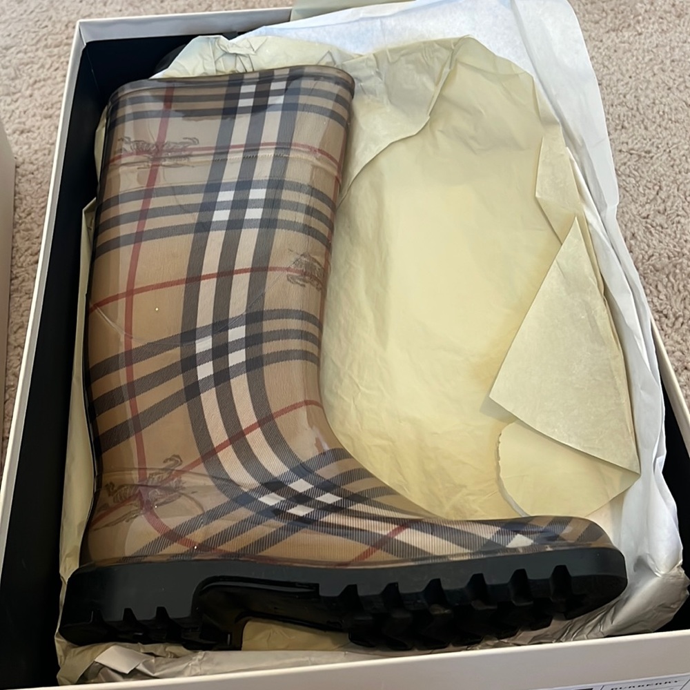 Burberry rain boots size 38